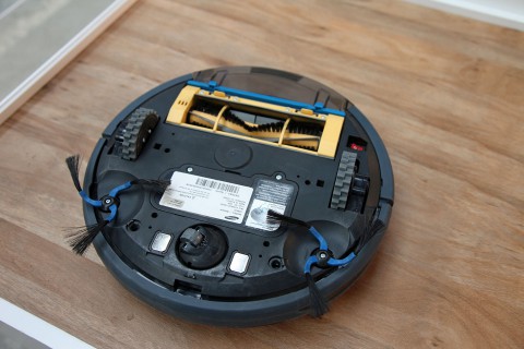 Samsungs Navibot SR-8855 - Blick auf die Unterseite