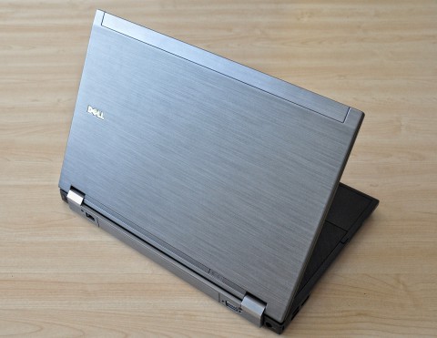 Geb&uuml;rstete R&uuml;ckseite des Displays