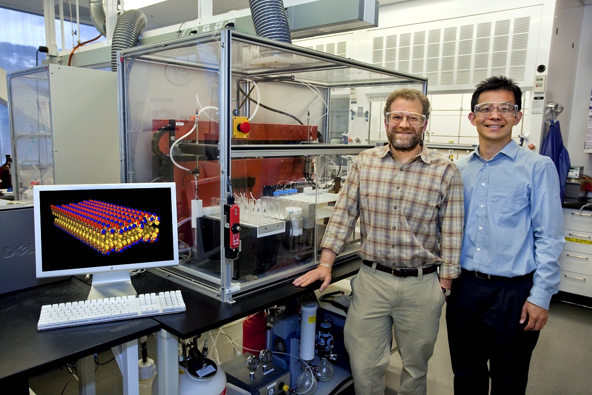 Ron Zuckermann und Ki Tae Nam von den Berkeley Labs