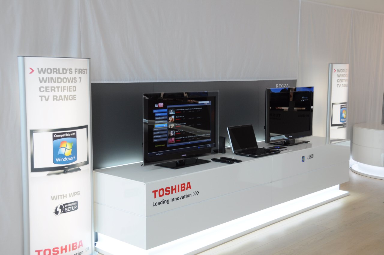 Toshibas Fernseher mit Windows-7-Zertifikat und das A660 dazwischen