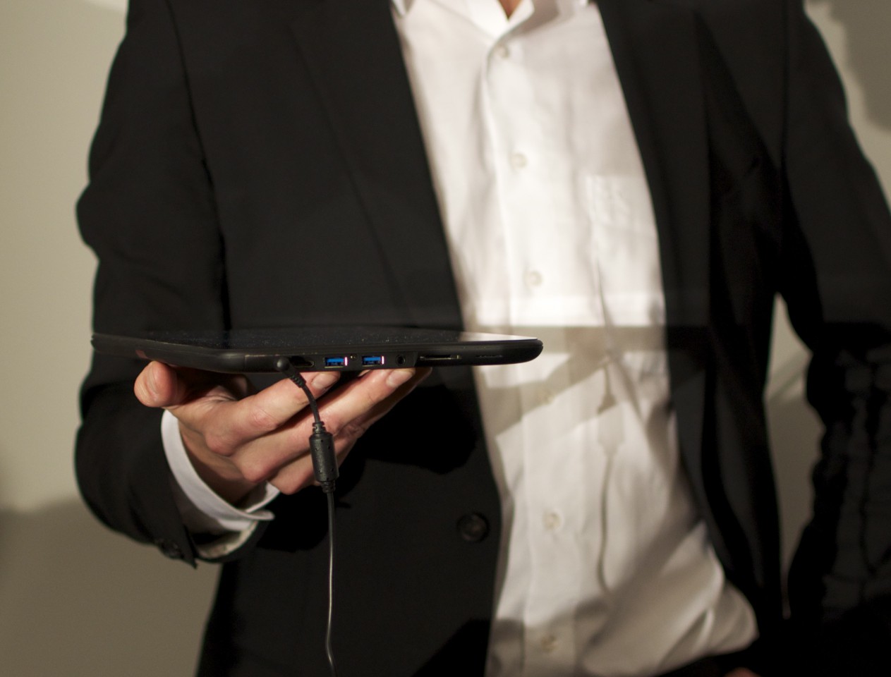 ... bietet aber dafür beispielsweise USB-Schnittstellen.