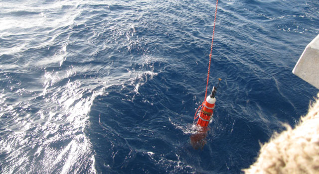 Solo-Trec bei der Bergung nach der ersten Mission (Foto: NASA/JPL/U.S. Navy/Scripps Institute of Oceanography)