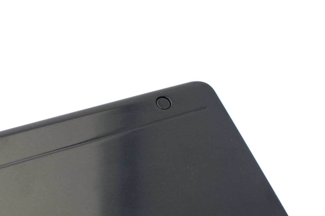 Rechts oben ist eine Einbuchtung mit einem Magnet, ...