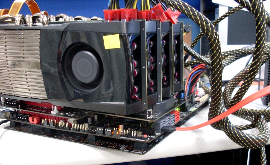 Xpander auf Rampage III Extreme - zu hoch für jedes Gehäuse (Bild: Asus)