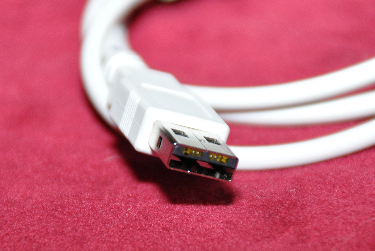 USB-Kabel mit integrierten Glasfasern