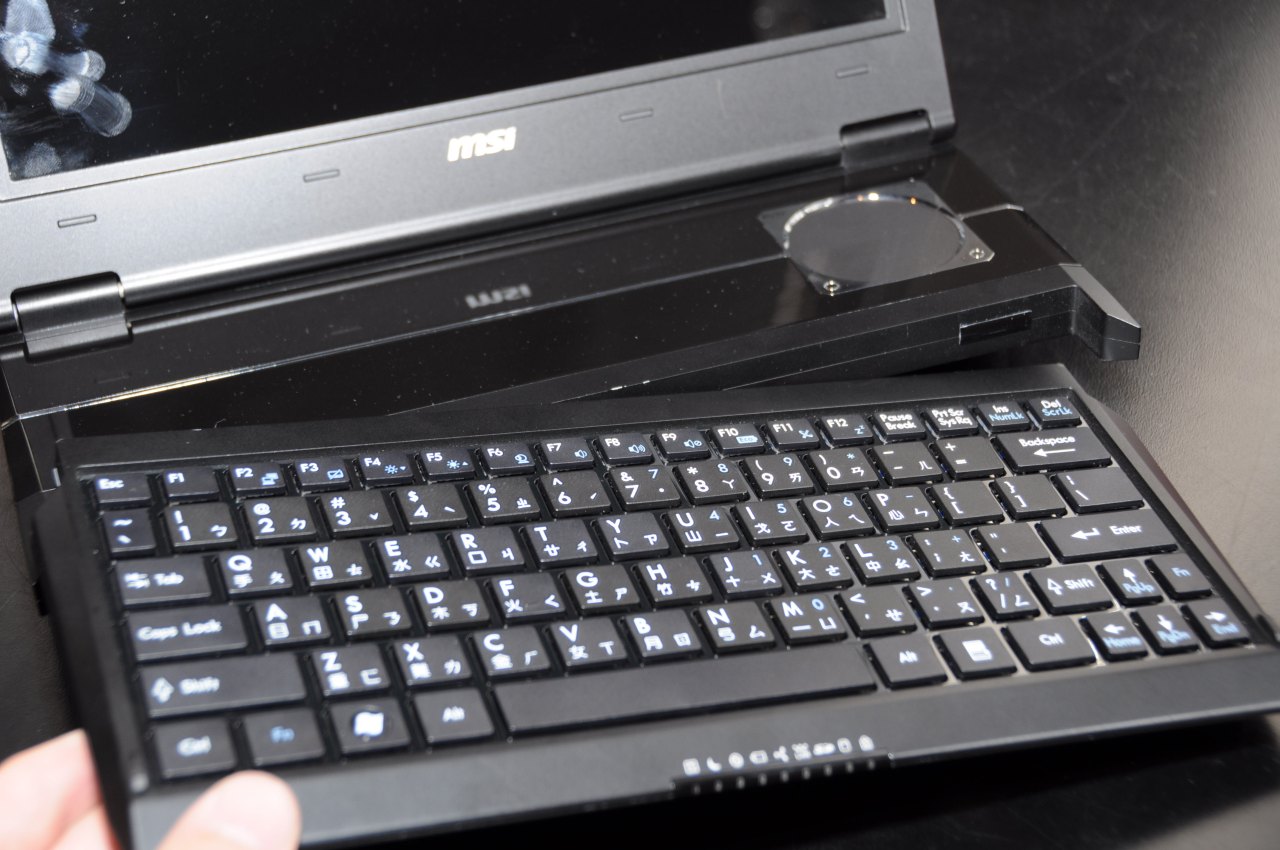 Die Tastatur lässt sich abnehmen...