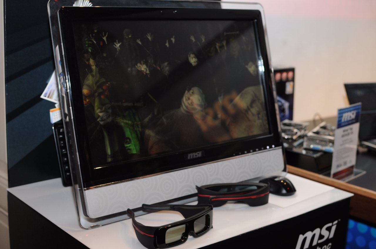 AE24203D. Multitouc-All-in-One mit 3D-Shutterbrillen.