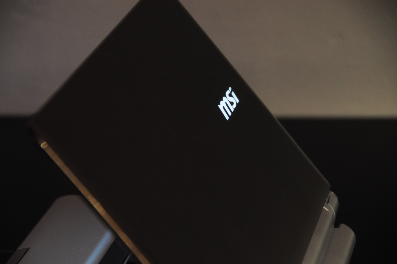 U160dx: Das MSI-Logo leuchtet.