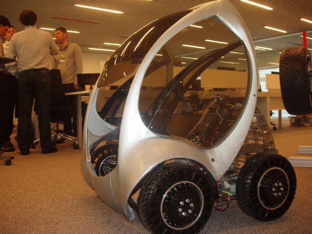 Zum Parken wird es auf 1,5 m verkürzt. (Bild: Hiriko Cars)