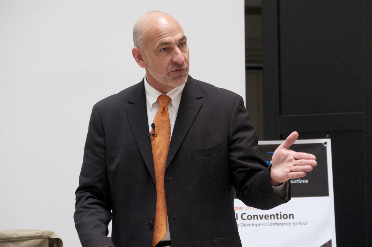 Venuti erklärt den HDMI-Standard.