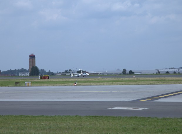 Antares DLR-H2 auf dem Rollfeld... (Foto: wp)