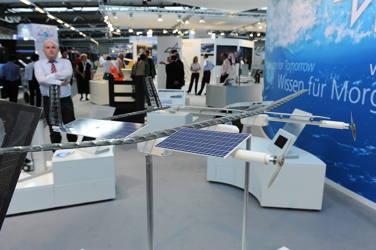 Das Flugzeug soll eine Spannweite von 20 m haben und nur 70 kg schwer sein. (Foto: DLR)