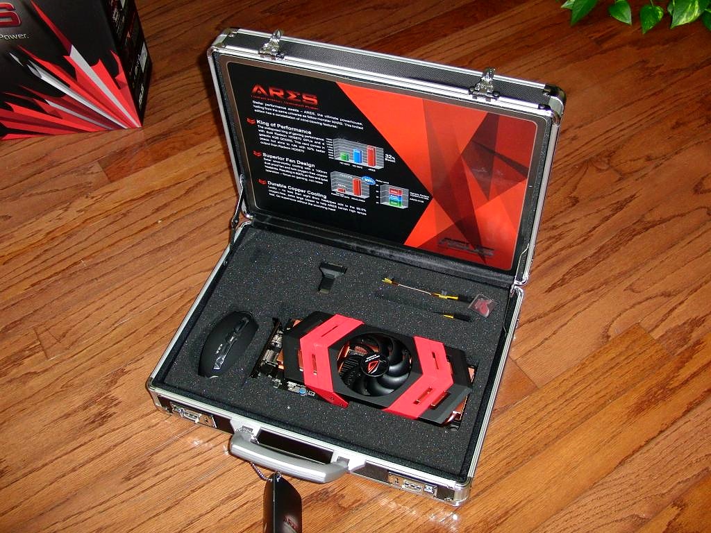 Lieferung im Alukoffer mit Maus (Bild: HardOCP)