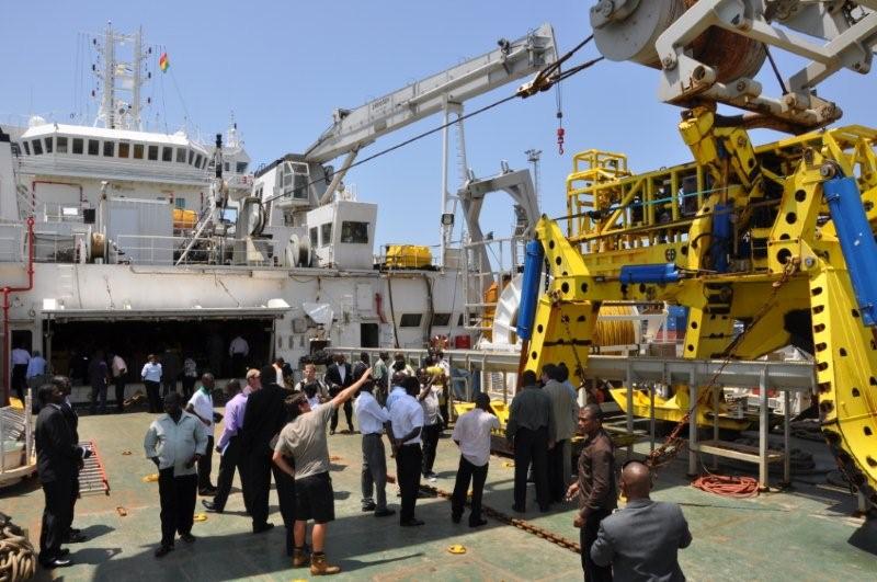 Verlegung des Tiefseekabels Main One