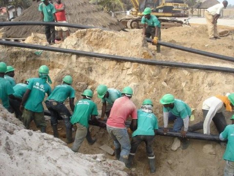 Verlegung des Tiefseekabels Main One