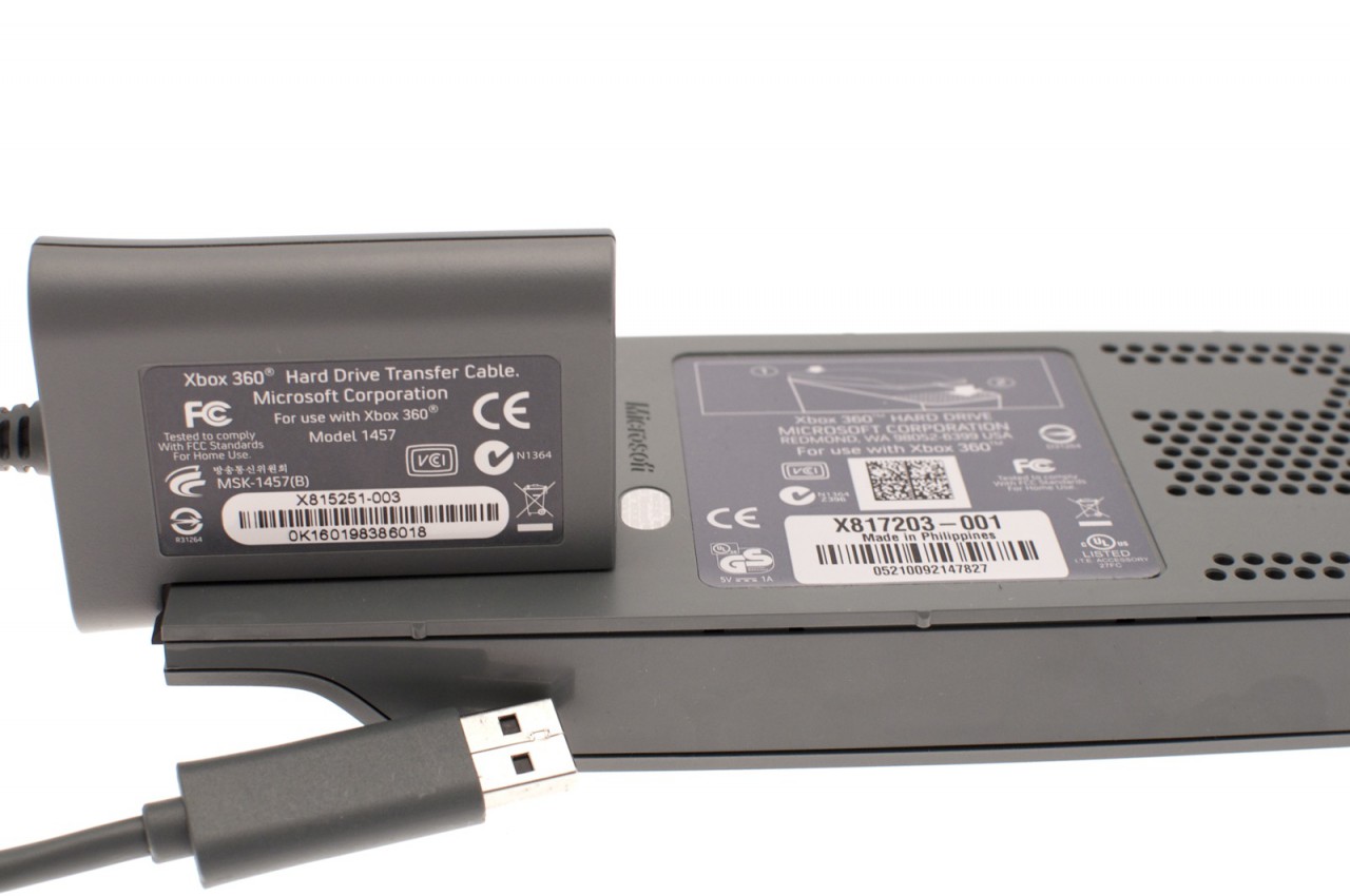 Der USB-Adapter wird einfach an die Festplatt gesteckt.