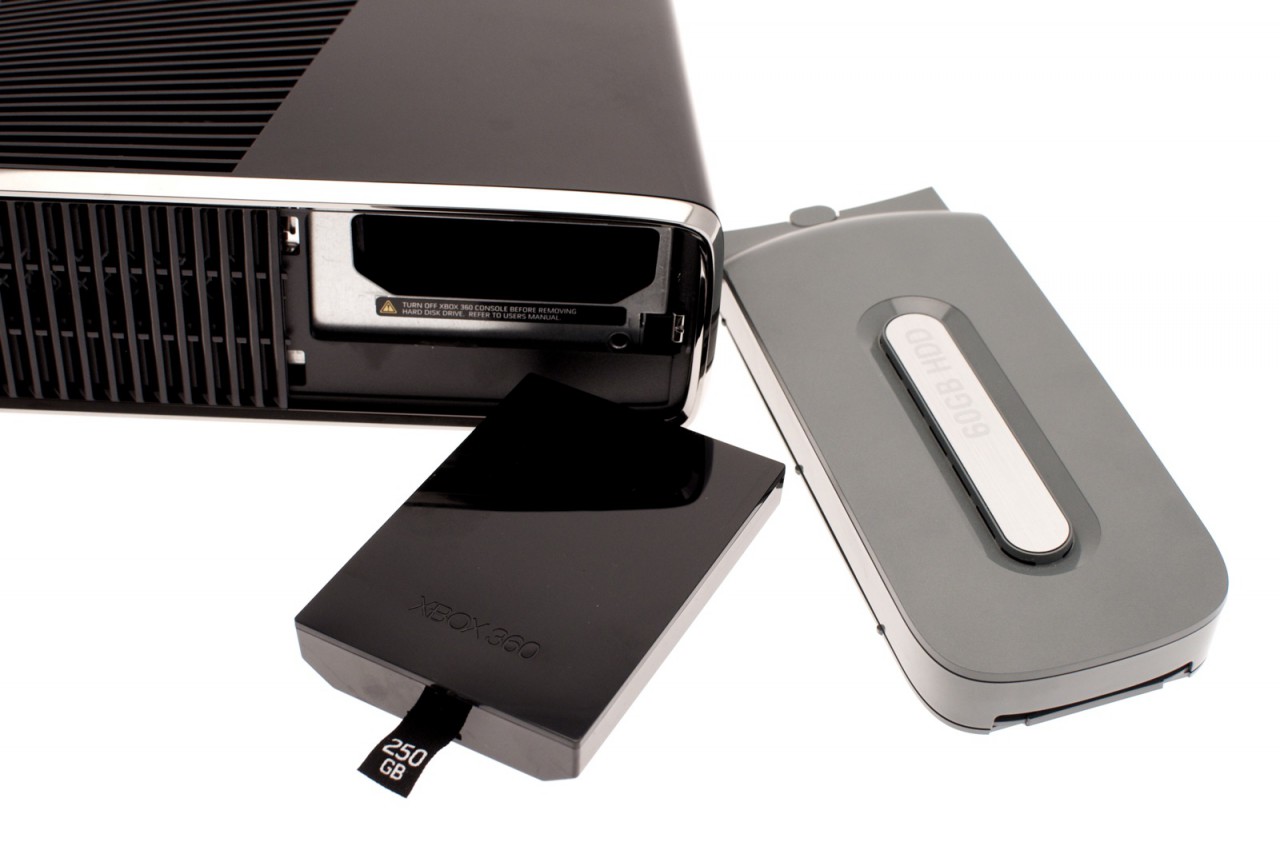 Altes und neues Festplattenformat. In beiden Gehäusen steckt eine 2,5-Zoll-Festplatte.