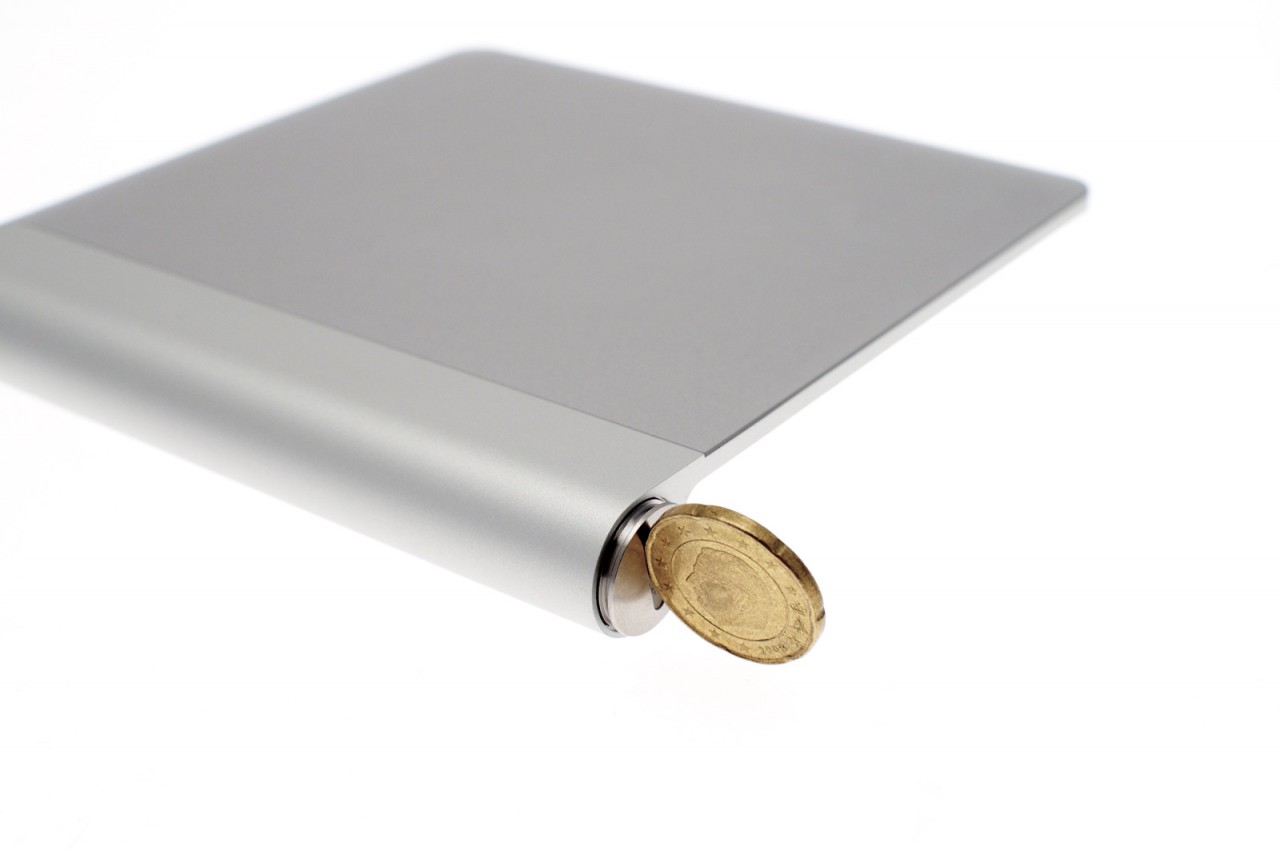 Wer die Batterien wechseln will, braucht eine Münze.