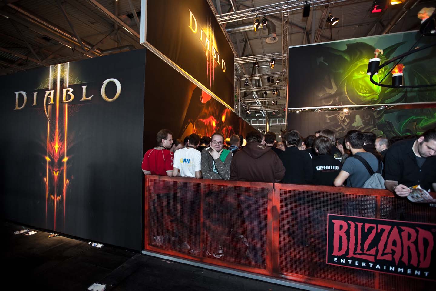 Die Warteschlange von Diablo 3. So manch einer nimmt es (noch) gelassen. (Foto: Maximilian Knop)