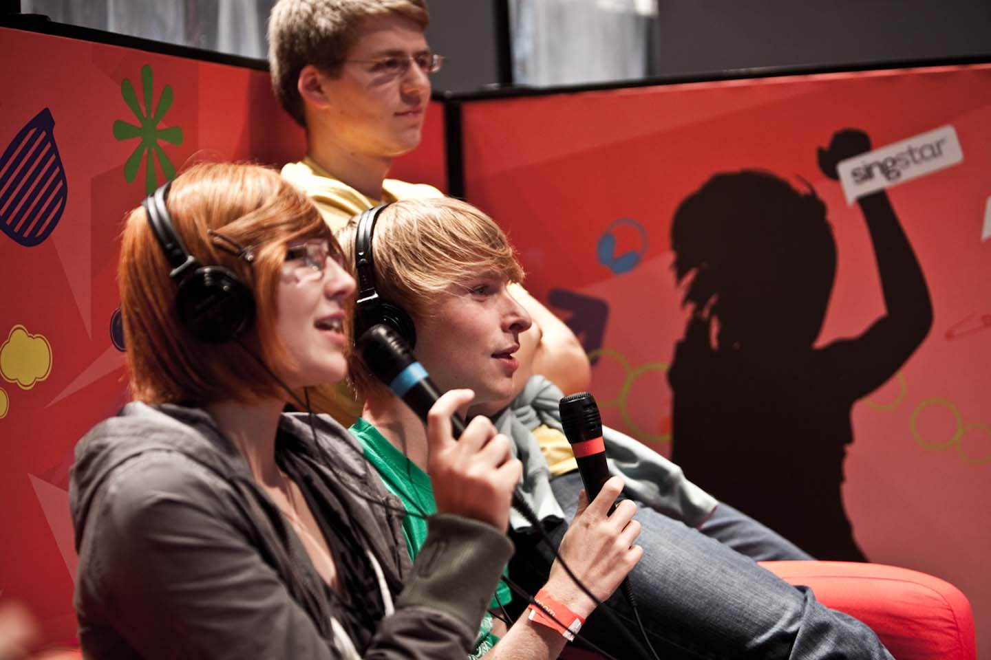 Keine Messe ohne Singstar. Auch in diesem Jahr konnte sich das Messepublikum an neuen Liedern ausprobieren. (Foto: Maximilian Knop)