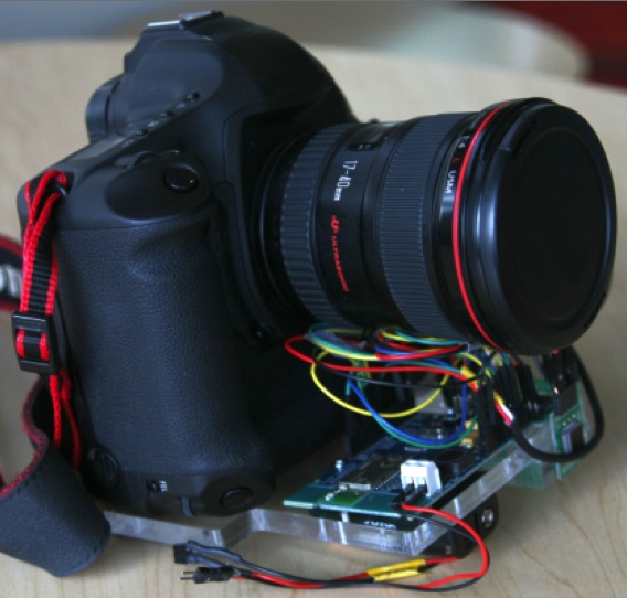 Canon 1Ds Mark III mit Sensorerweiterung zur Entwackelung (Foto: Microsoft Research)