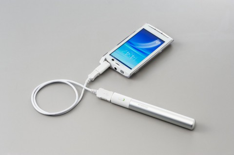 Eneloop Stick Booster mit Xperia-Smartphone