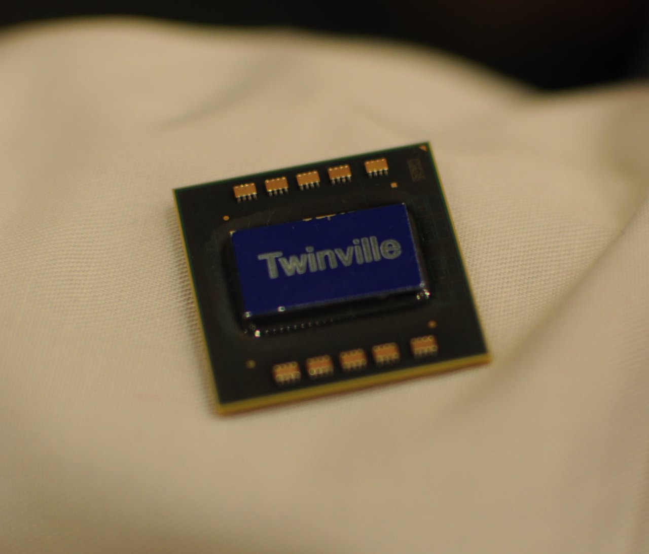 Twinville hat das Stepping A1 erreicht. Ab dem zweiten Quartal 2011 sollen die ersten Chips auf dem Markt erhältlich sein.