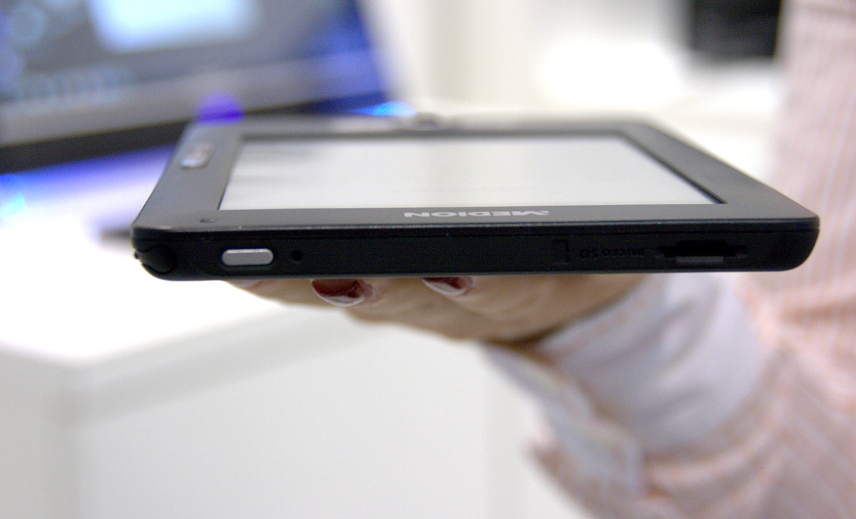 Die Oberseite mit Kartenslot und Einschaltknopf (Foto: wp)