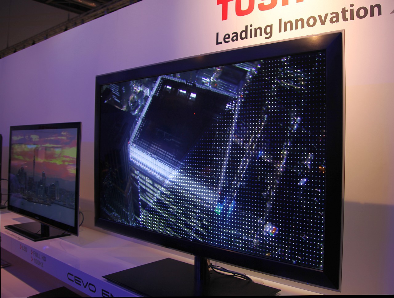 Toshiba 55ZL1 - Demonstrationsgerät zeigt die dimmbaren LED-Cluster in Aktion. (Bild: ck)