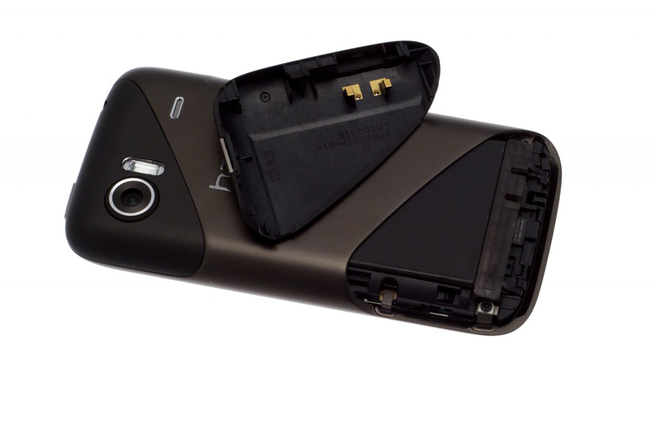HTC 7 Mozart mit geöffneter Akkuabdeckung