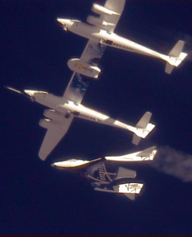 Das Mutterschiff Whiteknight Two hat das Spaceship Two gerade ausgeklinkt (Foto: Virgin Galactic)