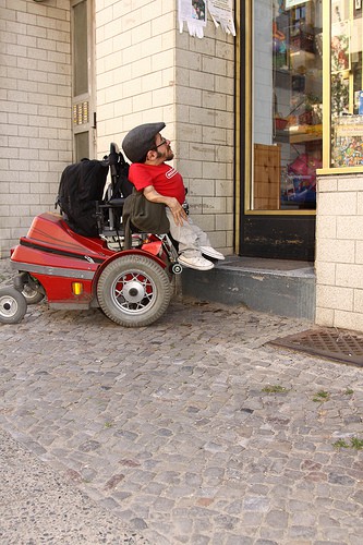 Stufen am Eingang stellen oft ein unüberwindliches Hindernis dar. (Foto: Wheelmap)