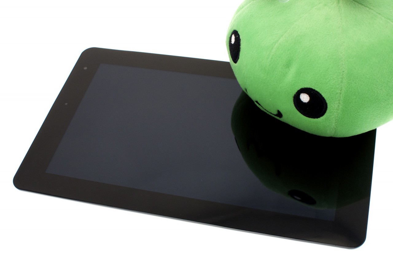 ... hat wie viele andere Tablets einen spiegelnden Bildschirm, der mit 12 Zoll allerdings besonders groß ist.