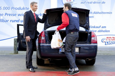 Drive-In-Supermarkt von Real