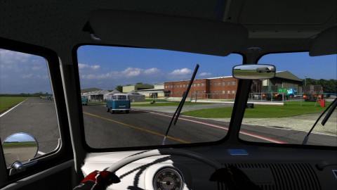 Das VW-Bus-Rennen auf dem Top Gear Test Track beweist den Humor der Entwickler.