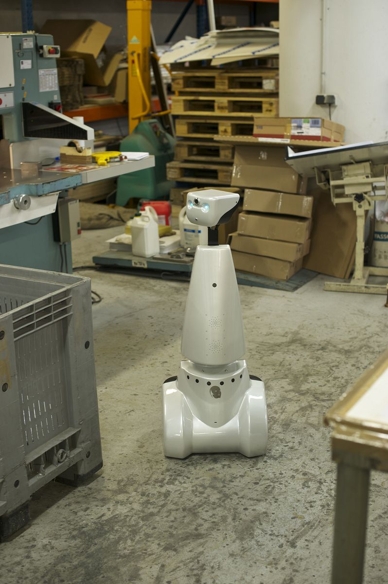 Über den Roboter kann ein Nutzer am Arbeitsplatz... (Foto: Gostai)