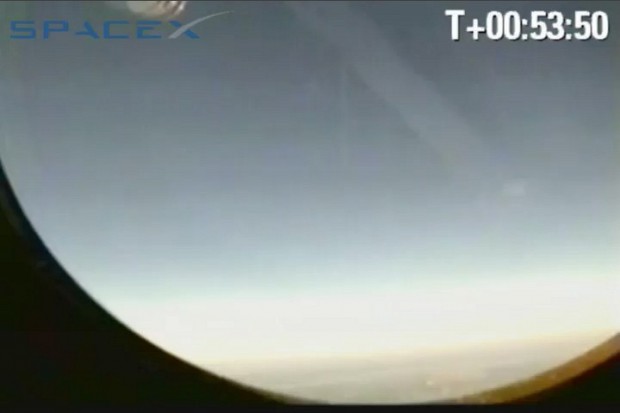 Blick aus der Raumkapsel   Dragon (Foto: SpaceX)