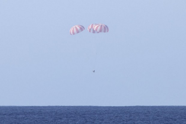 Nach zwei Erdumrundungen wasserte... (Foto: SpaceX)