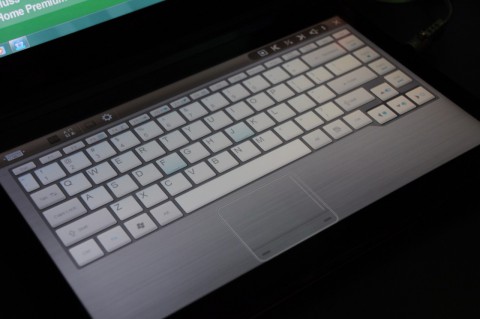 Die Tastatur ist nicht echt.