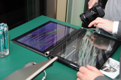 ... l&auml;sst sich aber in ein liegendes Doppeldisplay verwandeln.