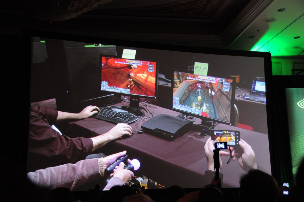 Dungeon Defenders: Drei Spieler, einer am PC, der andere an einer Playstation 3 und ein weiterer Spieler an einem Smartphone mit Tegra 2