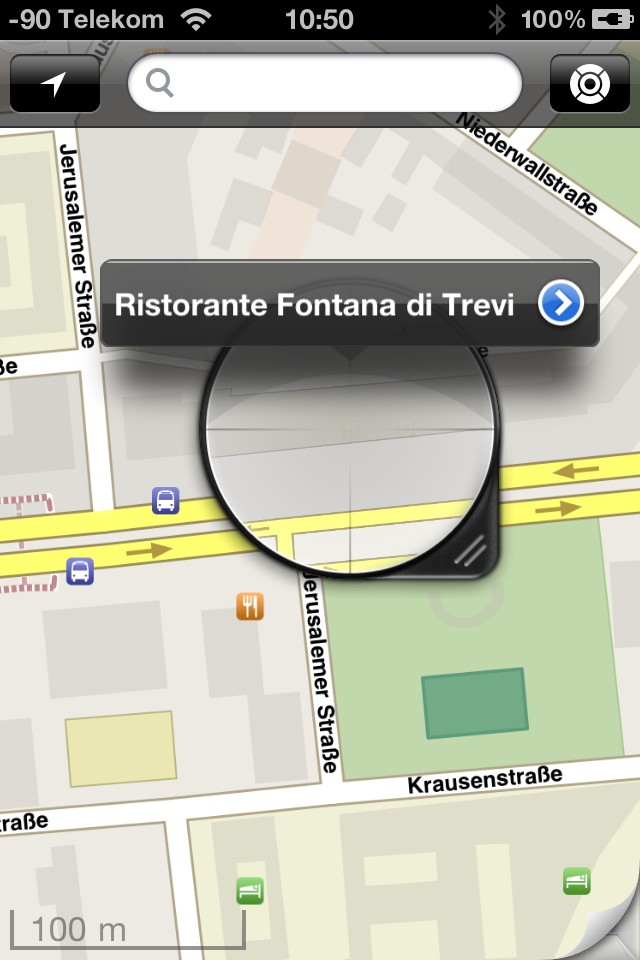 Der Nutzer kann die Lupe über wichtige Orte legen, um weitere Informationen zu erlangen.