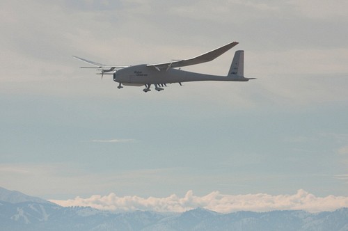 Die Drohne Global Observer beim Testflug (Foto: Aerovironment)