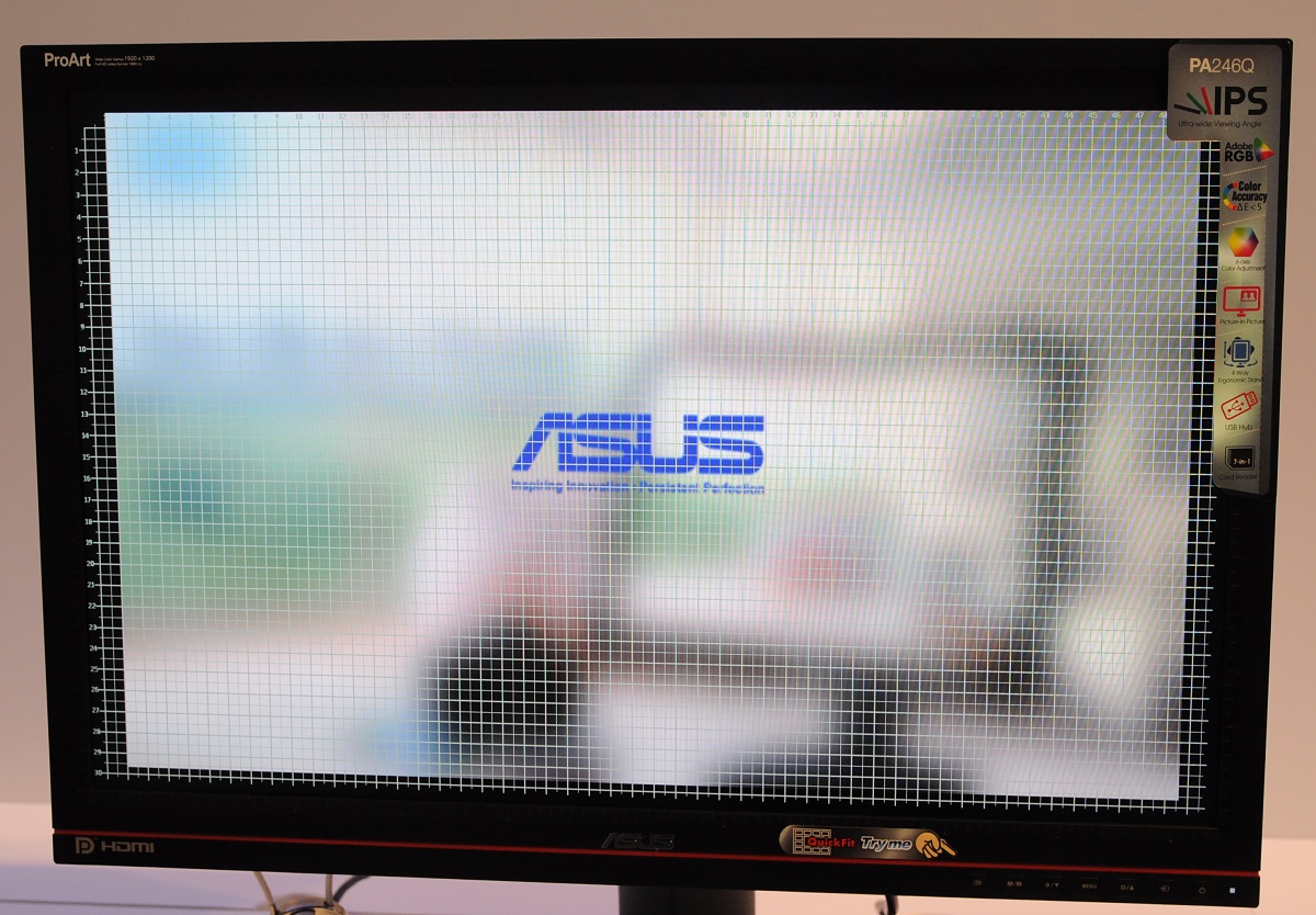 Asus' 24-Zoll-Display mit Rastereinblendung und IPS-Panel