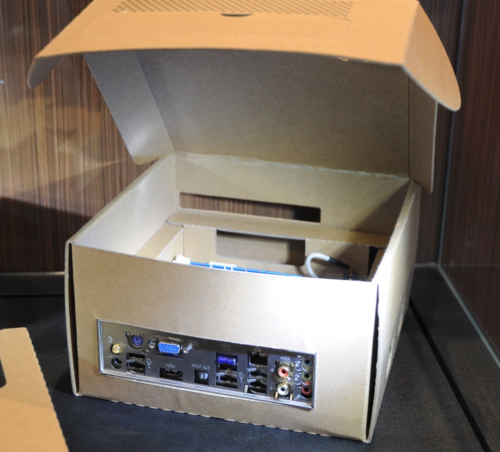 Der PC in der Pappschachtel