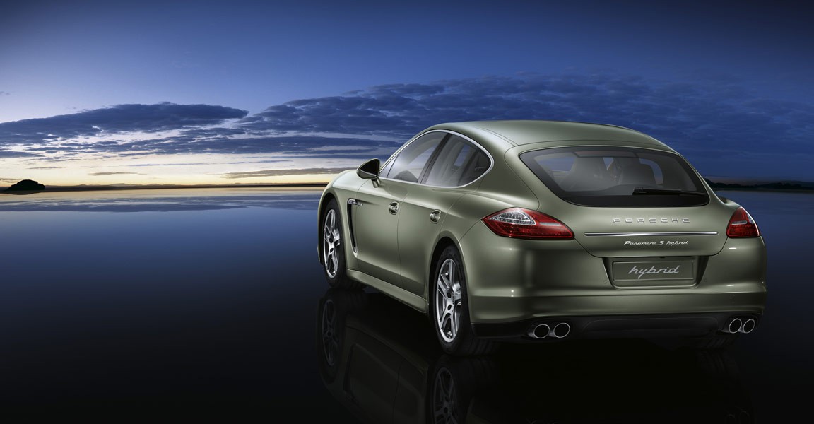 Das Auto verfügt neben der Verbrennungsmaschine über einen Elektromotor. (Bild: Porsche)