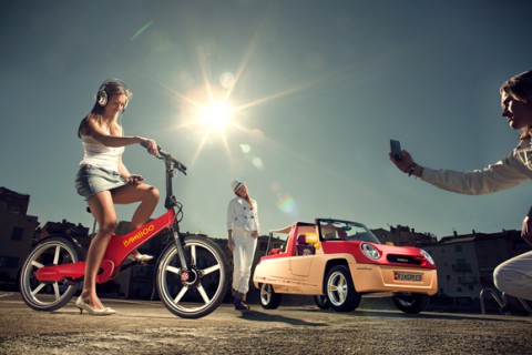 Das Faltrad geh&ouml;rt zum Auto dazu. (Foto: Rinspeed)