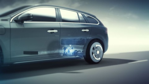 ... und einen Elektromotor, der die Hinterachse antreibt. (Bild: Volvo)