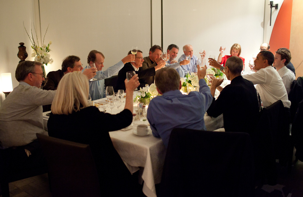Steve Jobs, Eric Schmidt, Larry Ellison, Mark Zuckerberg und andere mit dem US-Präsidenten (Foto: Pete Souza, Weißes Haus)