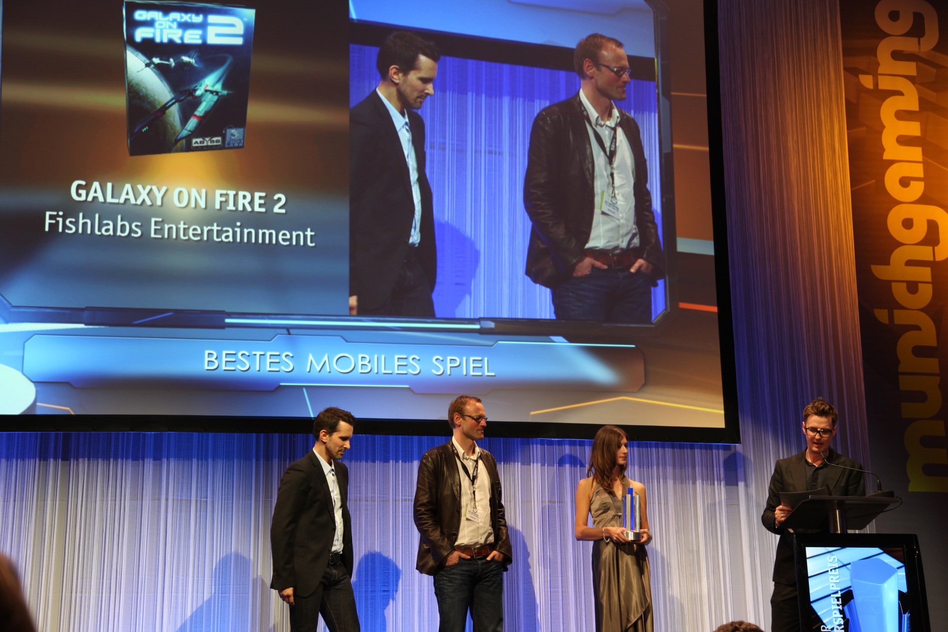 Vertreter von Fishlabs nahmen ihren Preis für Galaxy on Fire 2 entgegen.